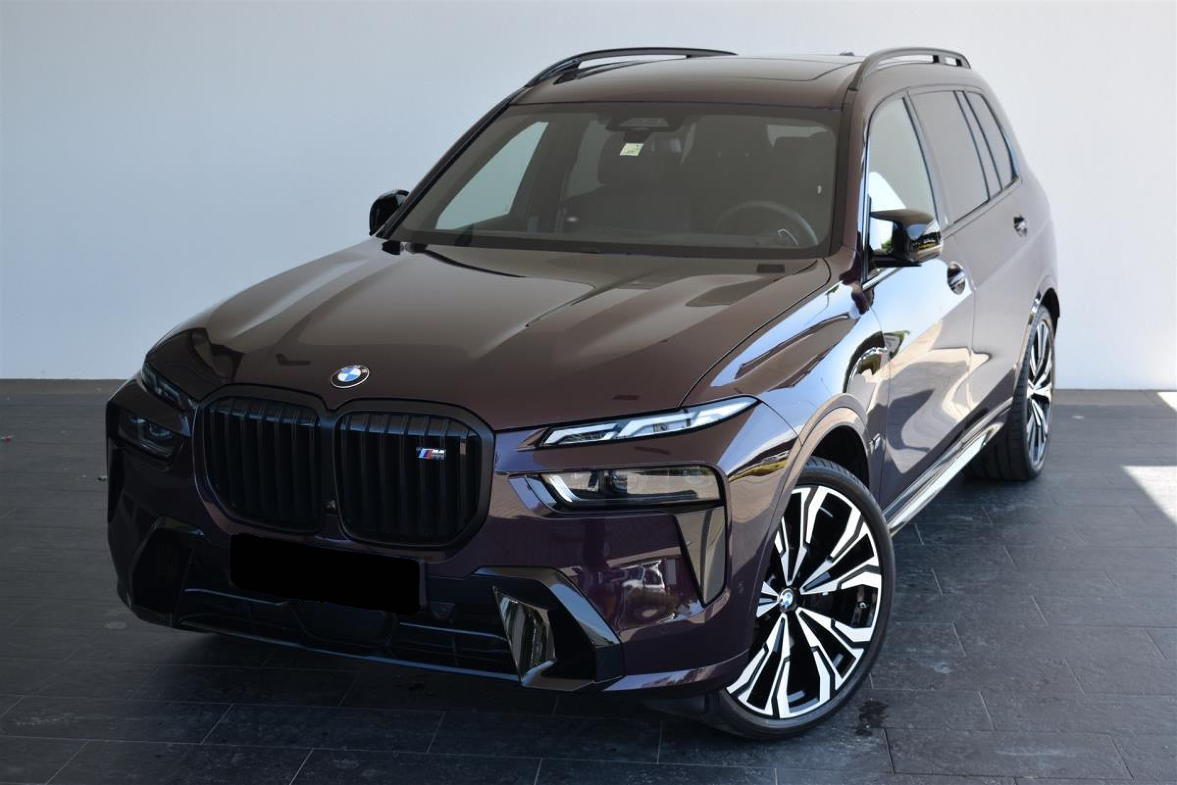 BMW X7 M60i xDrive | facelift | české předváděcí auto | skladem | V8 biturbo 530 koní | modrá s černou kůží | maximální výbava | luxusní sportovní velké SUV | ihned k předání | více info a nákup online | AUTOiBUY.com